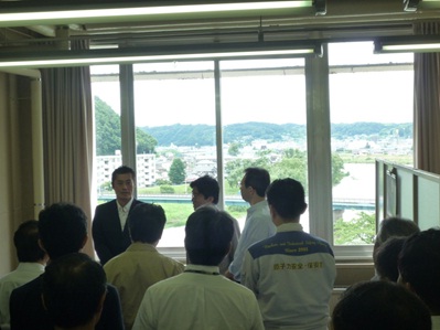 細野大臣30日視察写真その2