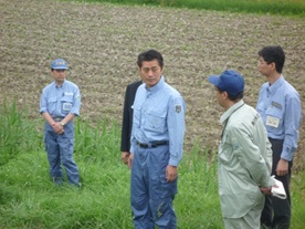 細野大臣視察写真その２