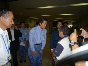 細野大臣視察写真その１