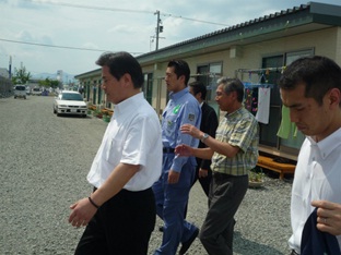 細野大臣視察写真その２