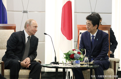 Премьер-министр Абэ на встрече с президентом Путиным