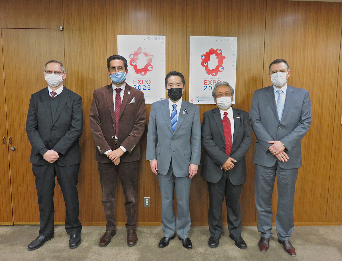 Photo session with the ambassadors and a representative