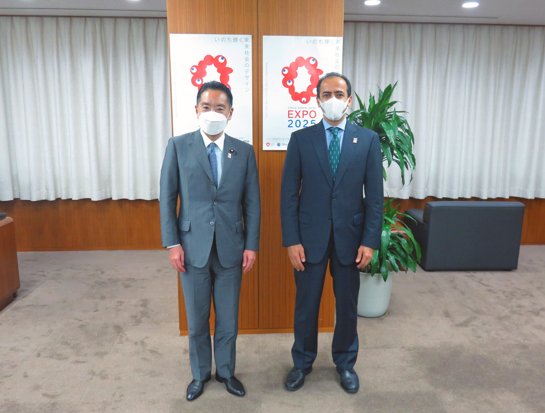 Photo Session: Minister Inoue and Ambassador AlFaheem.