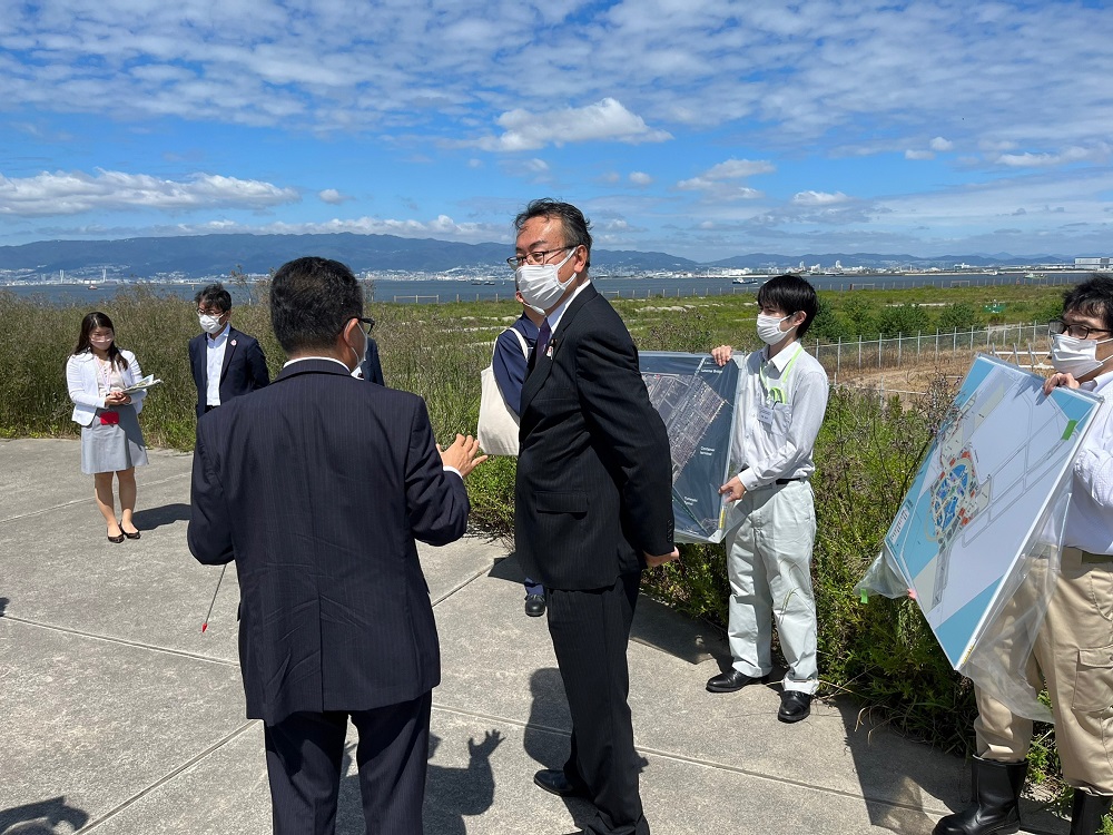 夢洲（ゆめしま）の視察をする岡田大臣②