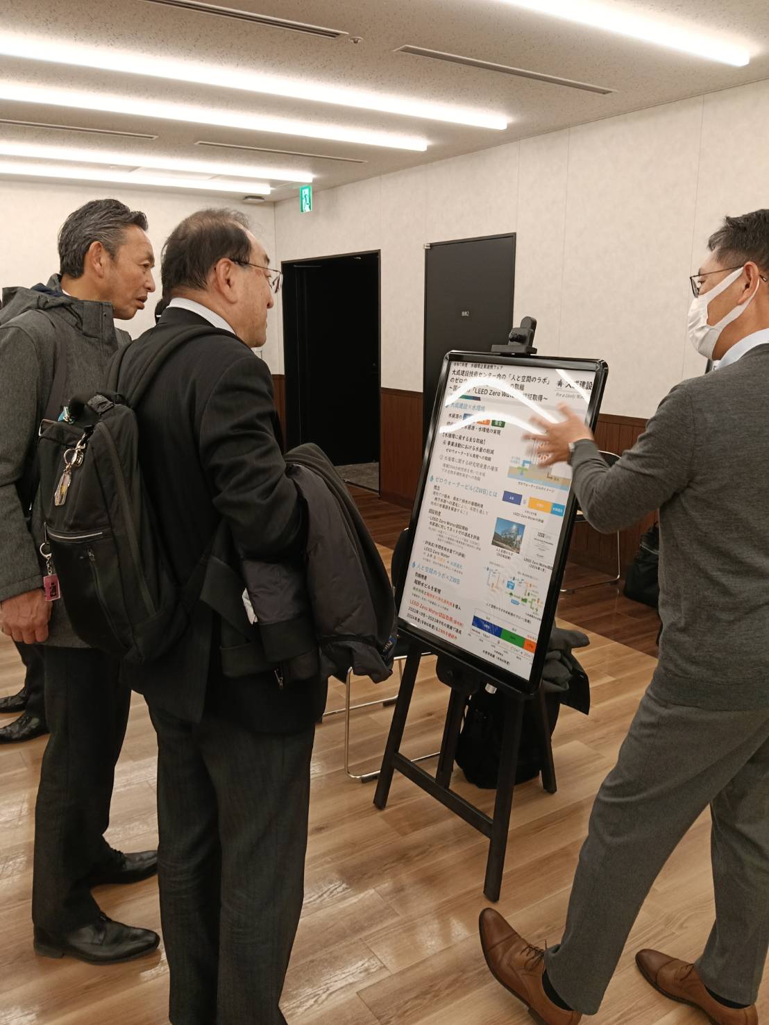 ポスターセッションの様子⓸