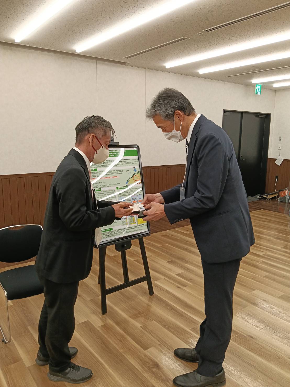 ポスターセッションの様子⓹