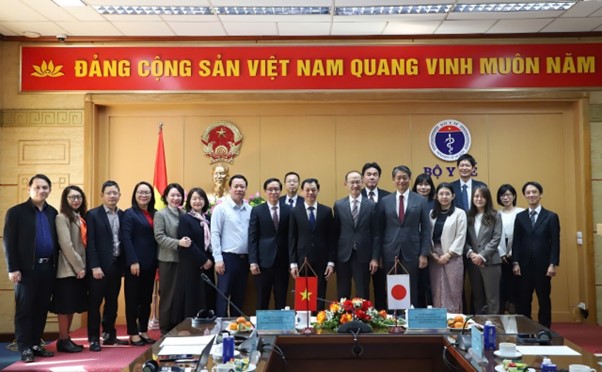 合同委員会における対面参加者の集合写真