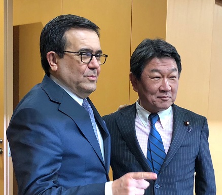 グアハルド経済大臣との会談の様子